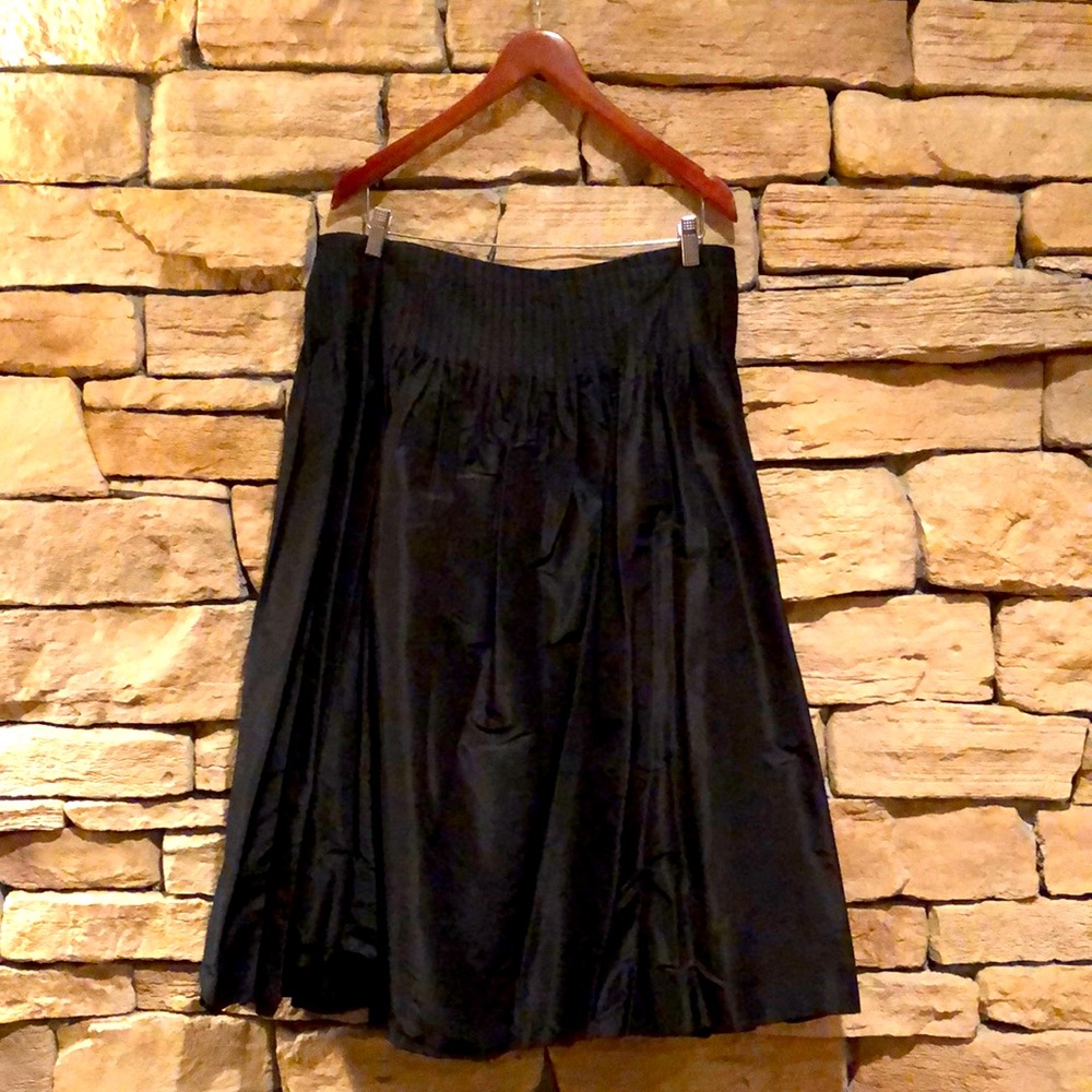 Mid length skirt